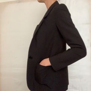 Black fitted single-breasted blazer